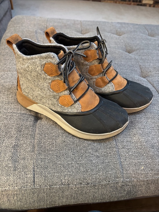 Sorel Shoes - Sorel Women's Black and Brown Insulated Lace-Up Boots
